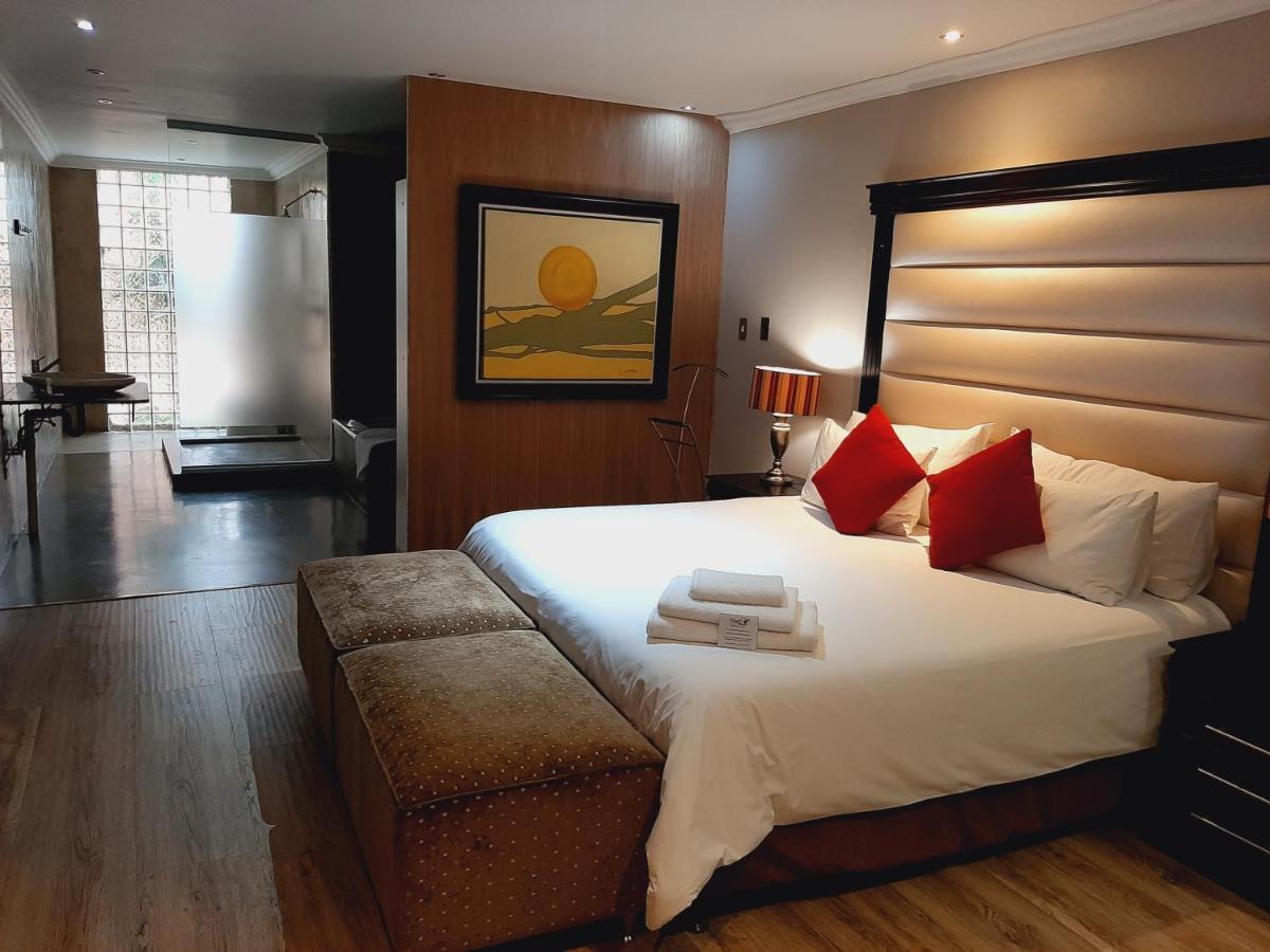 African Moon Corporate House Кемптън Парк Екстериор снимка