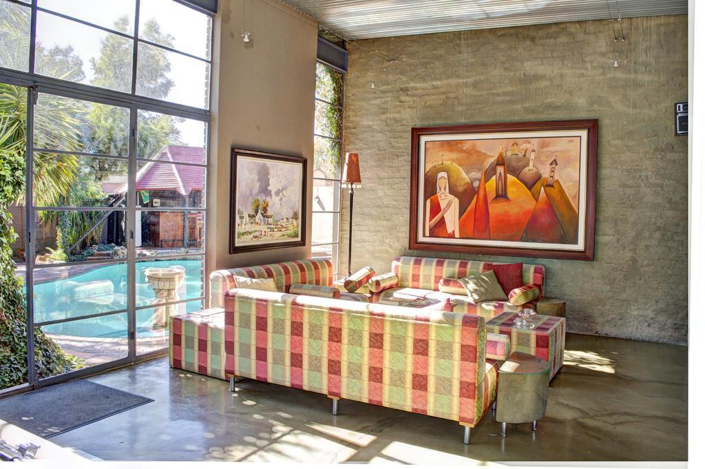 African Moon Corporate House Кемптън Парк Екстериор снимка
